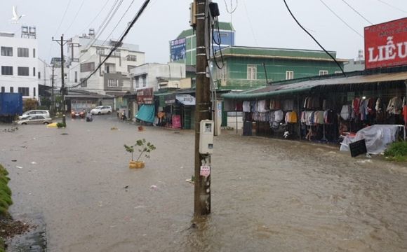 TP.Bảo Lộc lại chìm trong nước sau trận mưa lớn - ảnh 4