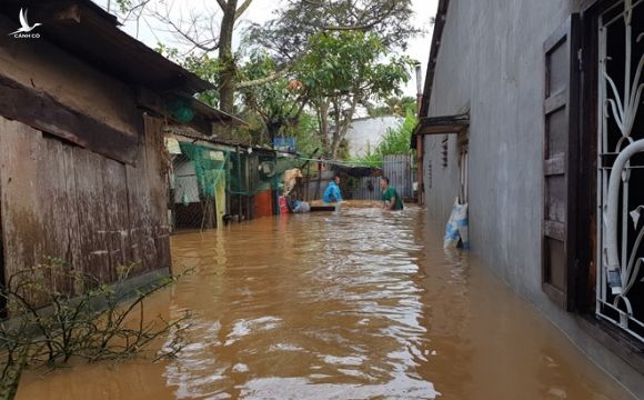TP.Bảo Lộc lại chìm trong nước sau trận mưa lớn - ảnh 7