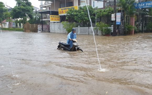 TP.Bảo Lộc lại chìm trong nước sau trận mưa lớn - ảnh 8
