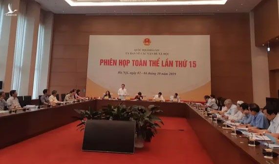 "nhieu can bo nhan nha qua, cu huong luong ma khong lam viec" hinh 1