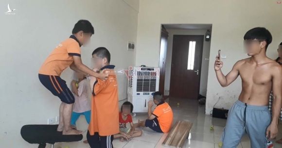 3 'cửa ải' kỳ lạ biến nhân viên bán tạp hóa thành giáo viên dạy trẻ tự kỷ