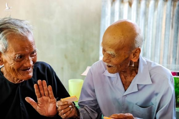 Nơi 'độc' nhất Việt Nam hơn 10 cụ sống 117 tuổi: 90 vẫn chạy xe, làm từ thiện - ảnh 7