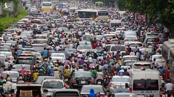 Bao giờ mới hạn chế xe cá nhân? - ảnh 1
