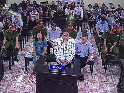 Nu Cong an Ha Giang nho nang diem 20 thi sinh: 'Toi giup nang diem de tao phuc cho ban than' hinh anh 1