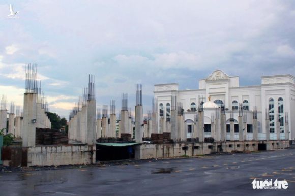 Khu phức hợp không phép 22.000 m2 sừng sững giữa trung tâm Biên Hòa - Ảnh 1.