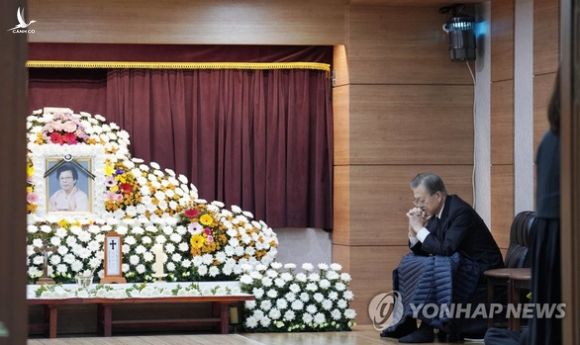 Tổng thống Hàn làm đám tang cho mẹ: Cấm cấp dưới chia buồn, gởi hoa viếng - Ảnh 1.