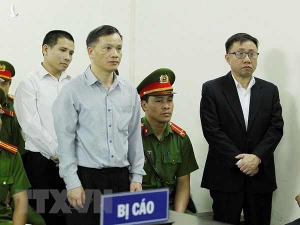 Tháng 4-2018, tòa án nhân dân Việt Nam đã tuyên án Nguyễn Văn Đài (giữa) 15 năm tù tội hoạt động lật đổ chính quyền