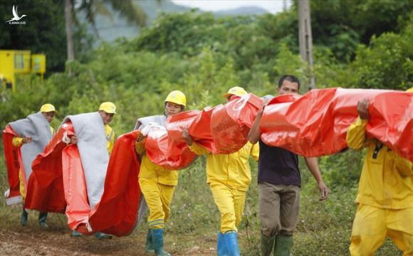 Cty nước Sông Đà lắp lưới lọc dầu sau 1 tuần xảy ra sự cố đổ trộm dầu thải