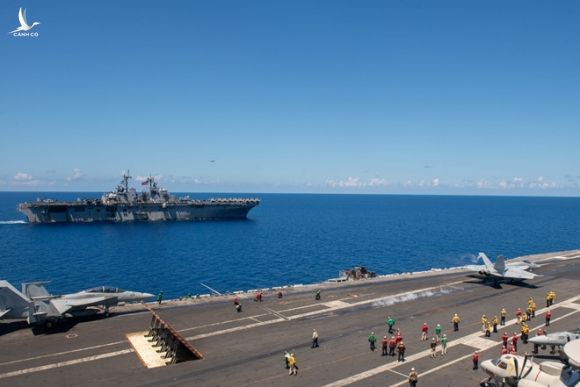 Nhóm tác chiến tàu sân bay USS Ronald Reagan và nhóm tàu đổ bộ Boxer diễn tập ở Biển Đông ngày 6.10.2019 /// Hải quân Mỹ