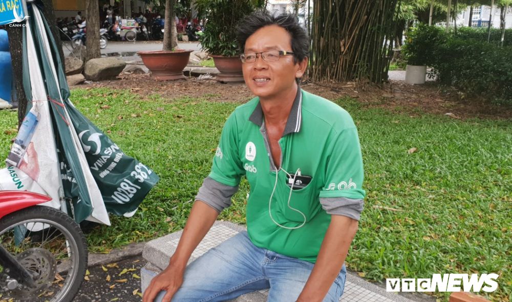  Ông Phú chia sẻ kinh nghiệm chở khách để bảo đảm an toàn cho mình.