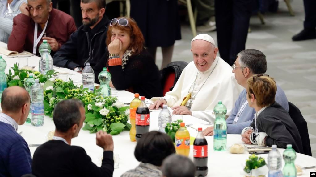 Giáo hoàng Francis ăn trưa với người nghèo và vô gia cư năm 2018. 
