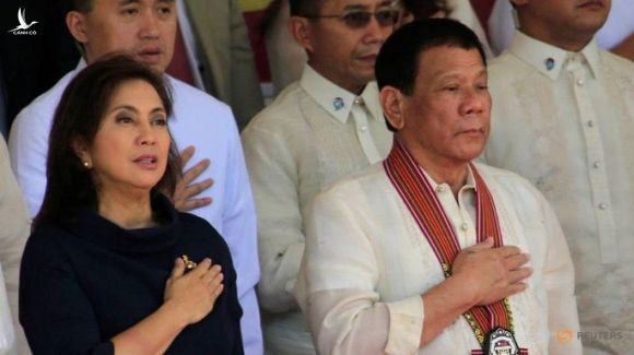 Ông Duterte đẩy “tảng đá” cho cấp dưới gánh - Ảnh 1.