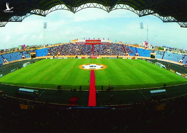 Sân vận động Thiên Trường là một sân vận động nằm ở trung tâm thành phố Nam Định, tỉnh Nam Định, Việt Nam với sức chứa khoảng 30.000 chỗ ngồi 