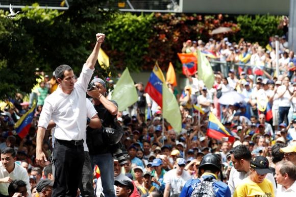 Được truyền nhiệt từ Bolivia, phe đối lập ở Venezuela lại xuống đường - Ảnh 1.
