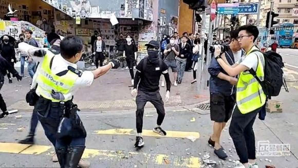 Đặc khu trưởng Hồng Kông lên án người biểu tình là ‘kẻ thù của nhân dân’ - ảnh 2