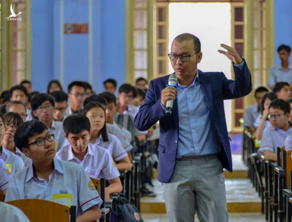Tác giả trong một lần truyền cảm hứng cho người trẻ /// C.T.V
