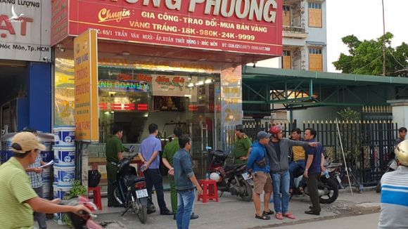 Vụ cướp tiệm vàng tại Hóc Môn: Bắt 3 nghi phạm, thu giữ 3 khẩu súng - ảnh 1