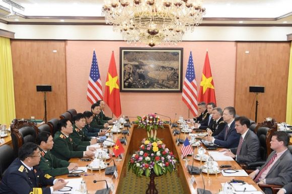 Bộ trưởng Quốc phòng Mỹ bắt đầu thăm Việt Nam, hội đàm cùng Bộ trưởng Quốc phòng Ngô Xuân Lịch - Ảnh 6.