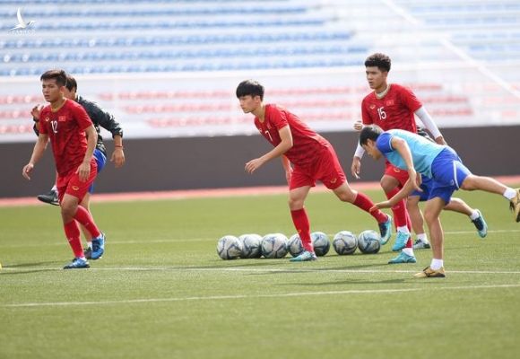 HLV Park Hang Seo dạy trung vệ U22 Việt Nam cách khoá tiền đạo Indonesia - 5