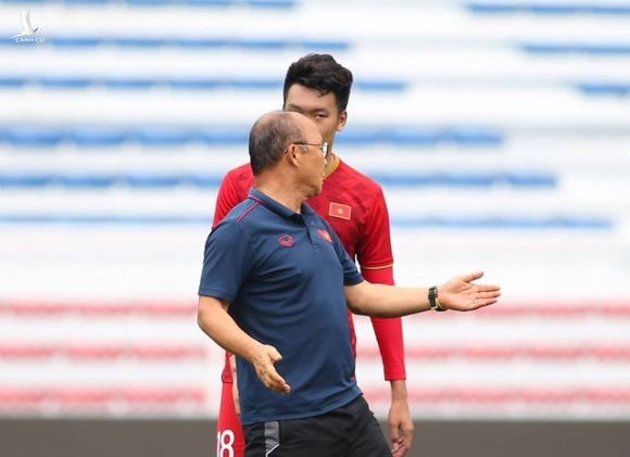 HLV Park Hang Seo dạy trung vệ U22 Việt Nam cách khoá tiền đạo Indonesia - 8