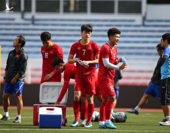 HLV Park Hang Seo dạy trung vệ U22 Việt Nam cách khoá tiền đạo Indonesia - 6