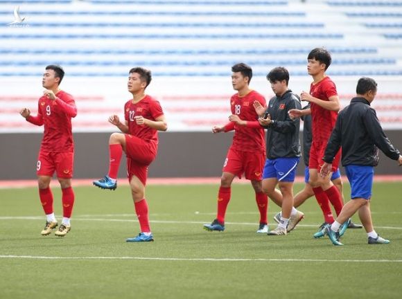 HLV Park Hang Seo dạy trung vệ U22 Việt Nam cách khoá tiền đạo Indonesia - 1