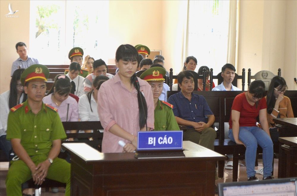 Lê Thị Mỹ Duyên tại phiên tòa. Ảnh: LĐ 