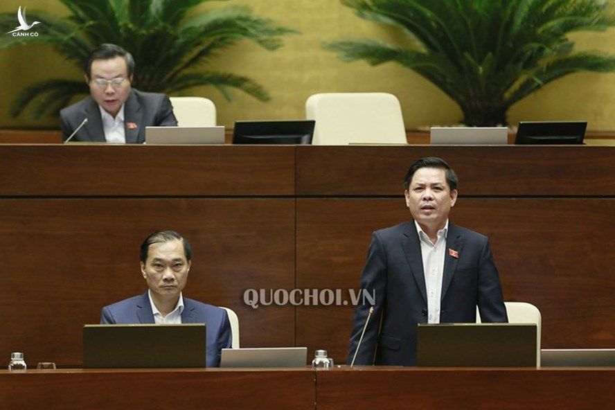 Bộ trưởng Bộ Giao thông Vận tải Nguyễn Văn Thể giải trình trước Quốc hội về những ý kiến của đại biểu về dự án xây dựng sân bay Long Thành. 
