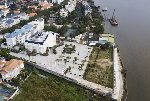 Biet thu o Thao Dien bit kin loi ra bo song Sai Gon hinh anh 12