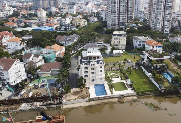 Biet thu o Thao Dien bit kin loi ra bo song Sai Gon hinh anh 13