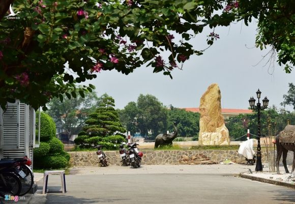 Biet thu o Thao Dien bit kin loi ra bo song Sai Gon hinh anh 15