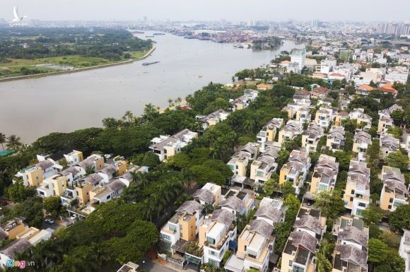 Biet thu o Thao Dien bit kin loi ra bo song Sai Gon hinh anh 5