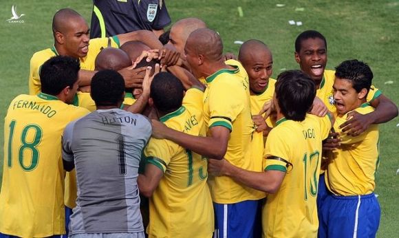 Báo Thái Lan gây sốc khi so sánh đội nhà với Brazil, Tây Ban Nha - 3