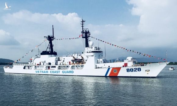 Tàu CBS 8020 được Cảnh sát biển Việt Nam tiếp nhận từ lực lượng Tuần duyên Mỹ. Ảnh: CSBVN.