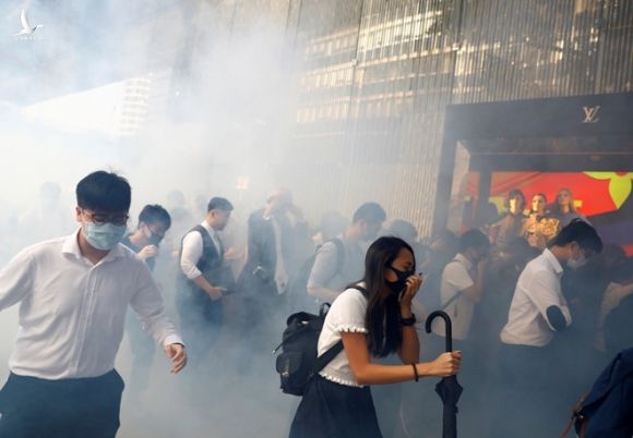 Đặc khu trưởng Hồng Kông lên án người biểu tình là ‘kẻ thù của nhân dân’ - ảnh 1