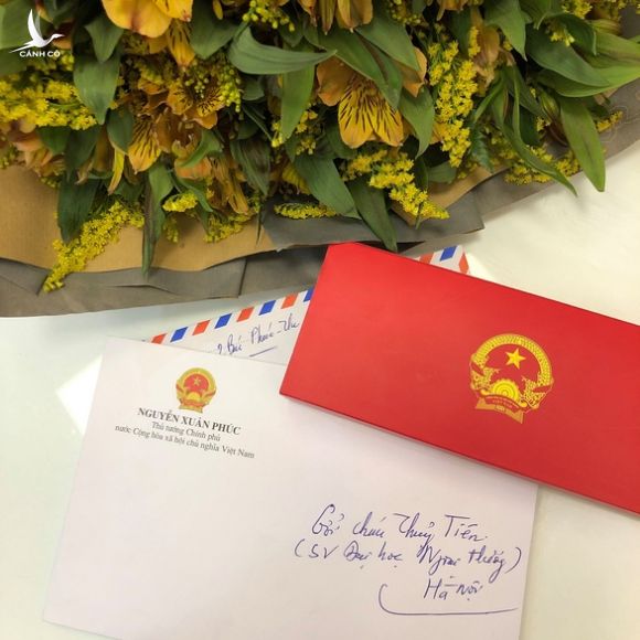 Thủ tướng gửi thư và hoa cho nữ sinh ung thư đi thi duyên dáng - Ảnh 1.