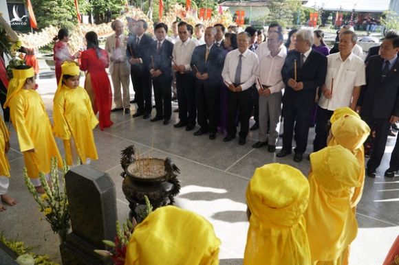 Long trọng tổ chức lễ giỗ lần thứ 90 cụ phó bảng Nguyễn Sinh Sắc - Ảnh 1.