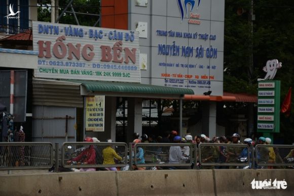 Phong tỏa tiệm vàng khai báo bị mất trộm gần 200 cây vàng - Ảnh 1. Phong tỏa tiệm vàng khai báo bị mất trộm gần 200 cây vàng - Ảnh 1.