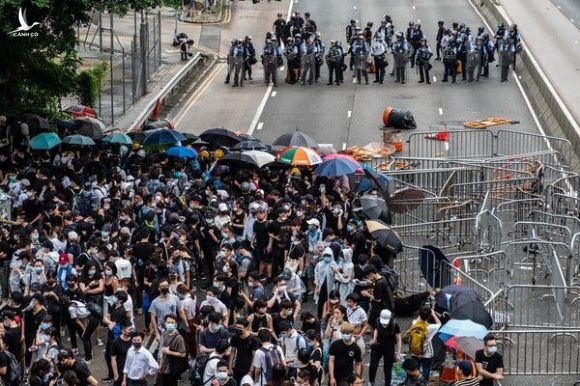 Chuyện biểu tình Hồng Kông từ tâm chấn của nghiên cứu sinh Việt Nam cuối cùng rời PolyU - Ảnh 2.