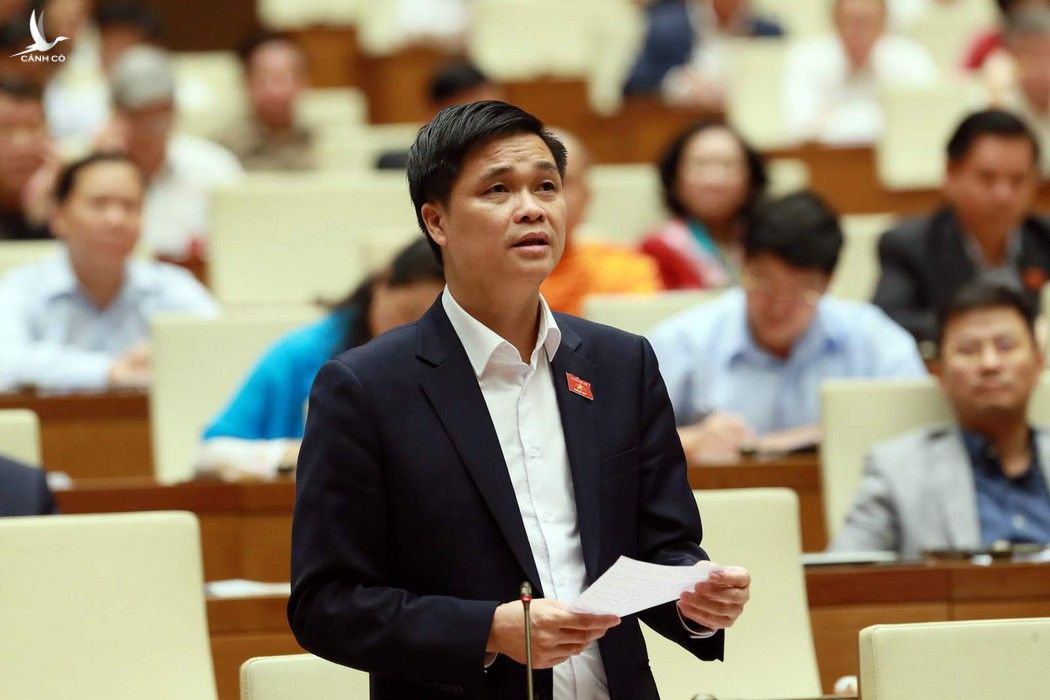 Đại biểu Ngọ Duy Hiểu – đoàn Thành phố Hà Nội trao đổi về vấn đề giảm số lượng Phó Chủ tịch Hội đồng nhân các cấp. 