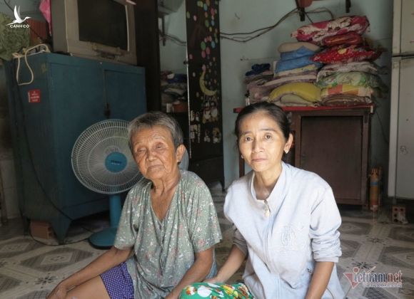 Cháu trai mất tích, bà ngoại 9 năm đạp xe tìm khắp Sài Gòn
