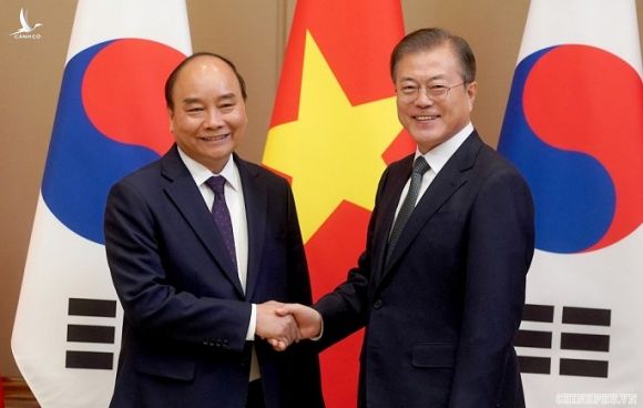 Thu tuong Nguyen Xuan Phuc hoi dam voi Tong thong Han Quoc Moon Jae-in hinh anh 1