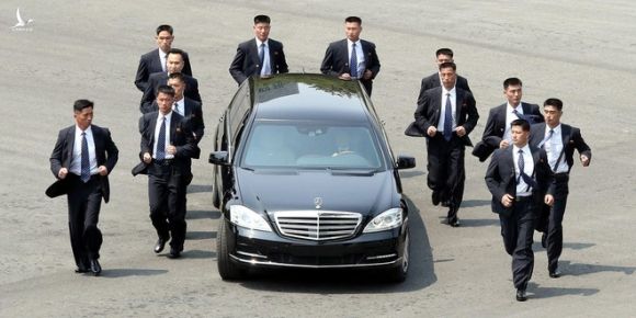 Siêu xe Lexus mới của ông Kim Jong-un lần đầu lộ diện: Mẫu xe đời mới nhất, có giá hơn 90.000 USD ở Mỹ - Ảnh 3.