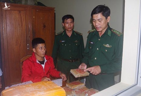 quang nam: phat hien can nhua chua nhieu banh mau trang nghi la heroin hinh anh 2