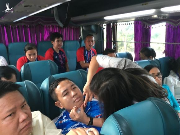 Đoàn thể thao Việt Nam gặp tai nạn trên đường dự lễ khai mạc SEA Games 30 - Ảnh 2.
