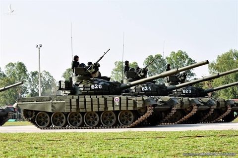 Loat xe tang T-72B1MS toi tan vua cap cang Viet Nam