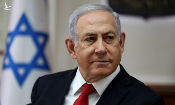 Thủ tướng Israel Benjamin Netanyahu trong cuộc họp nội các tại văn phòng của ông ở Jerusalem hôm 27/10. Ảnh: Reuters.