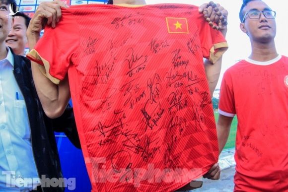 HLV Park Hang Seo nhận món quà bất ngờ trước trận Thái Lan - ảnh 8