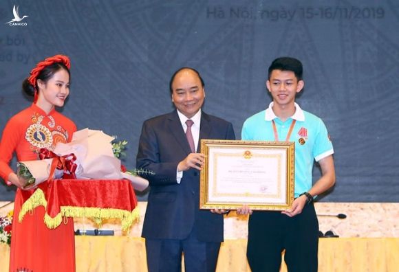 Thủ tướng: Nguồn lực không phải rừng vàng biển bạc mà là 100 triệu dân Việt - ảnh 2