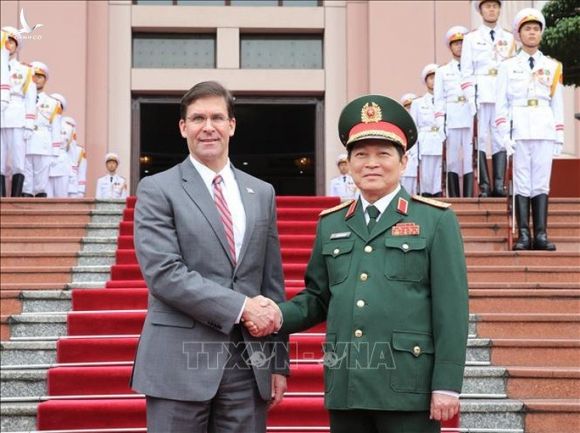 Bộ trưởng Bộ Quốc phòng Mỹ Mark Esper mang gì sang Việt Nam? - Ảnh 1.